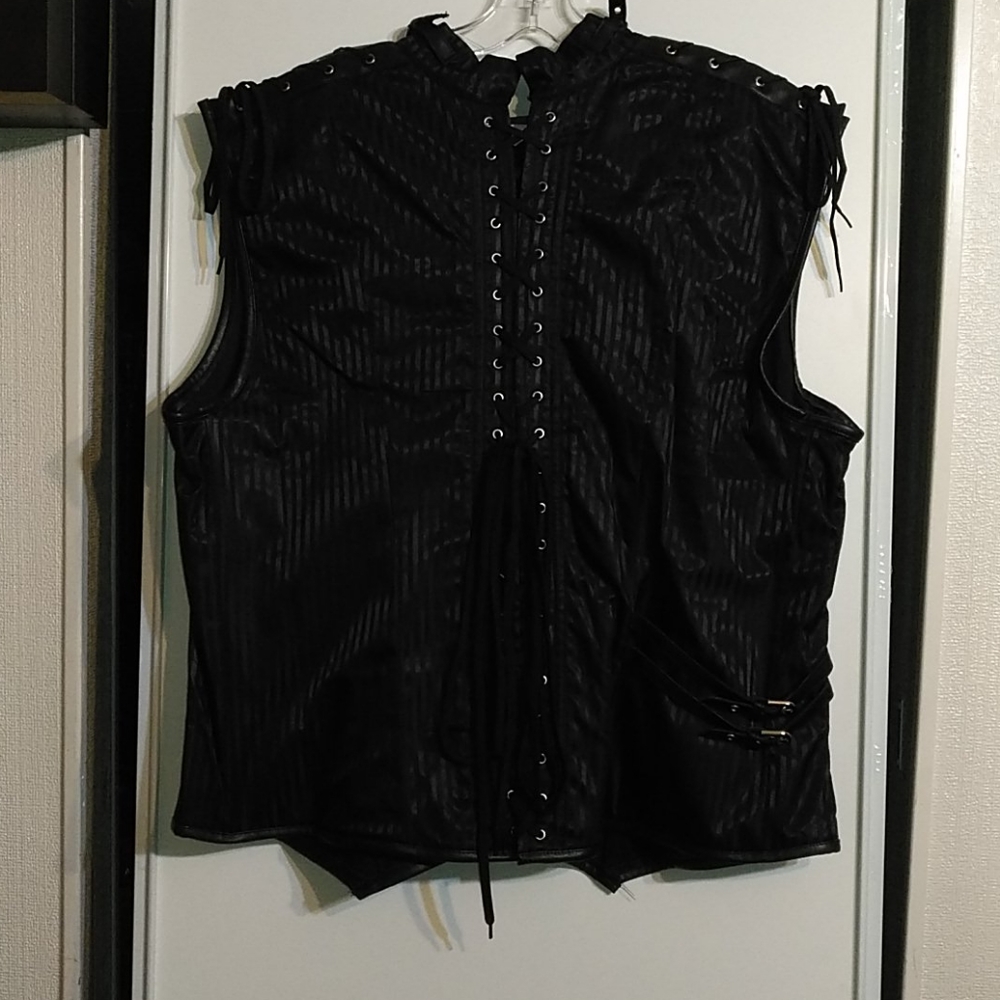 Vest - Picture 4 of 4